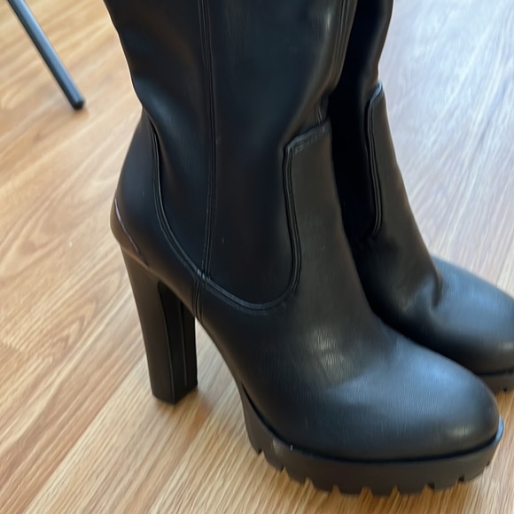 WORN ONCE~ GUESS Taylin Black Knee High platform Boots. Size 5.5M - Picture 3 of 6